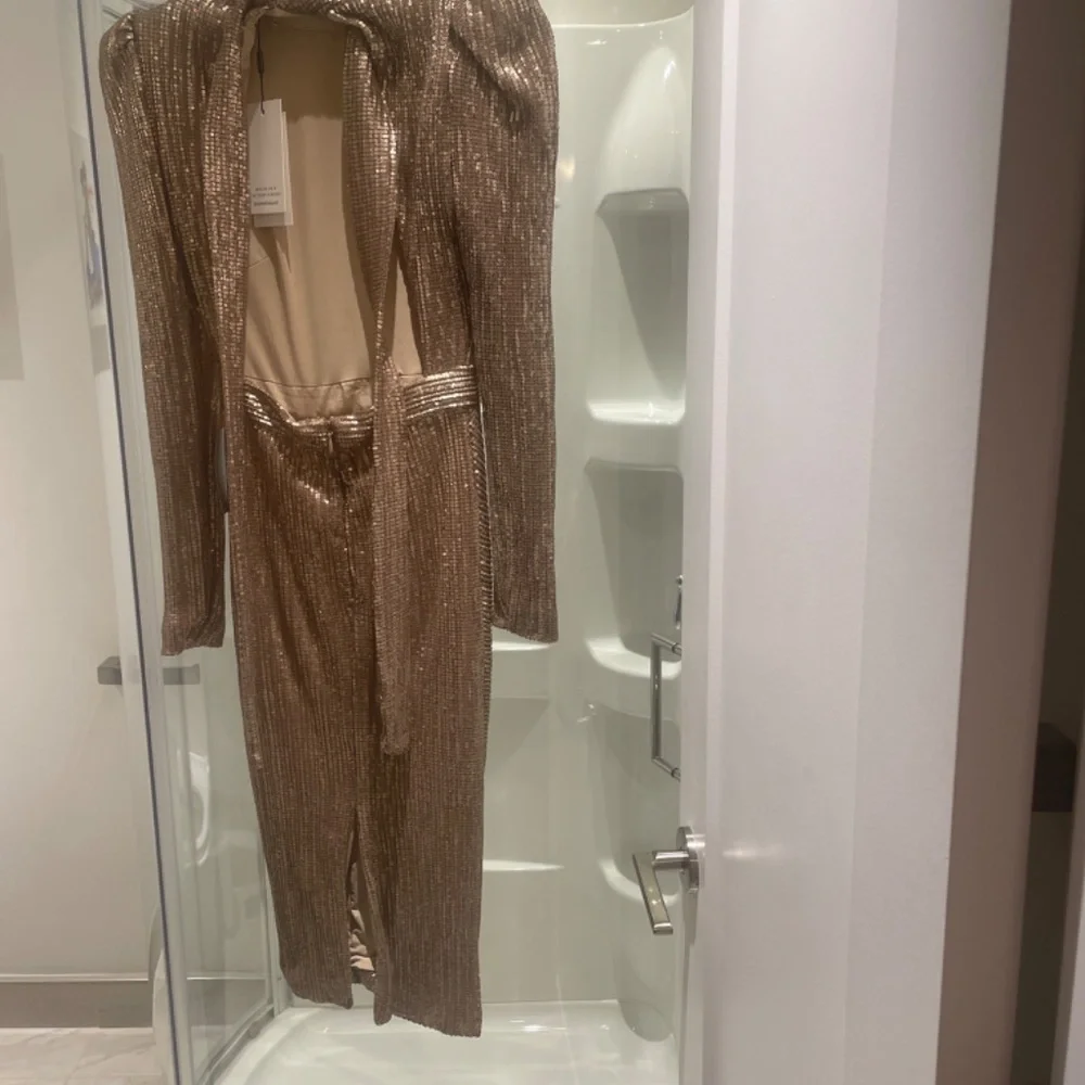 Lavish Alice Never Worn - Picture 2 of 2